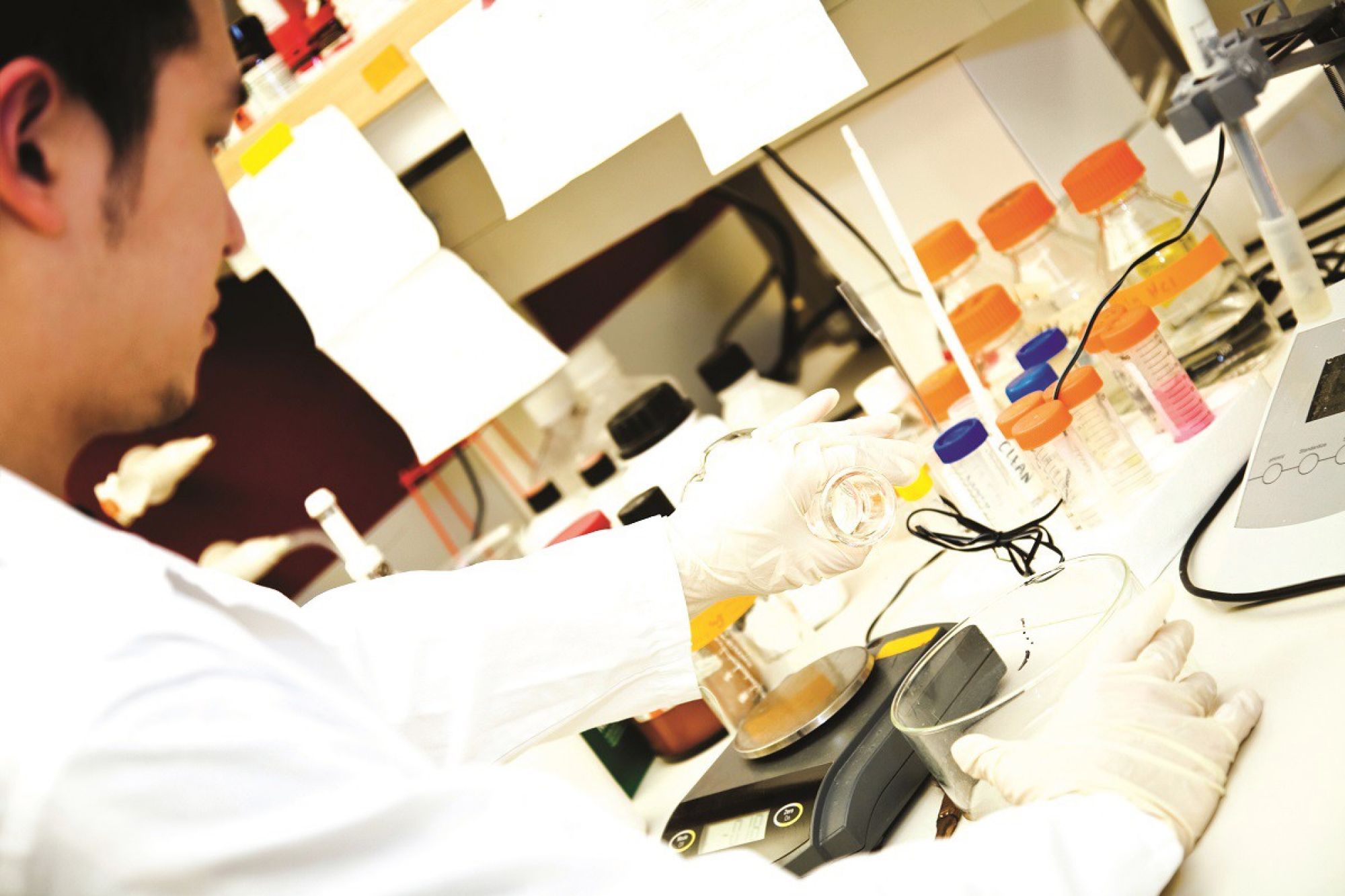 what-does-a-medical-lab-technician-do