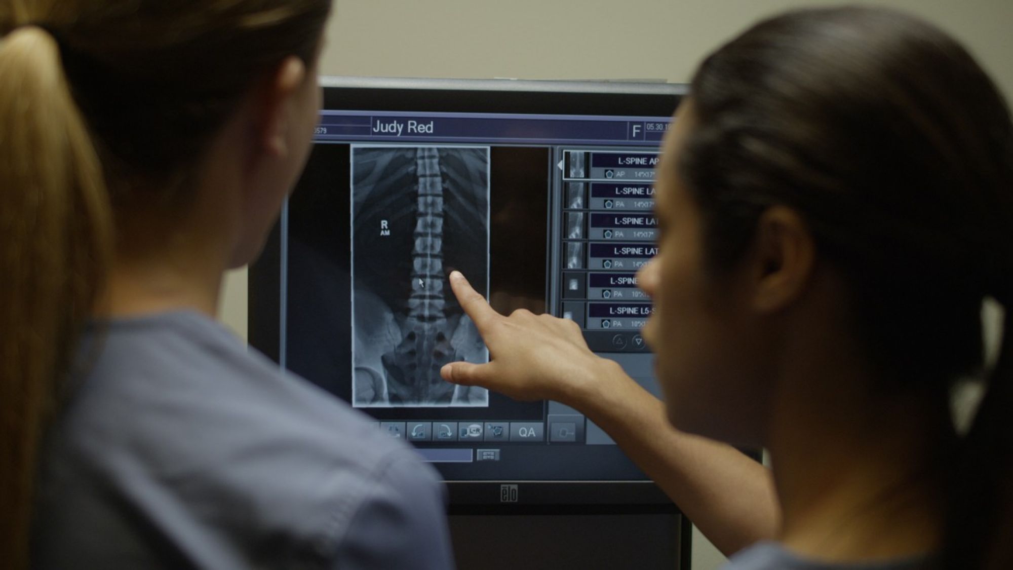 LandingPage-RT_Looking at Xray