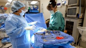 Image of Surgical Tech vs. RN: How Are These Roles Different?